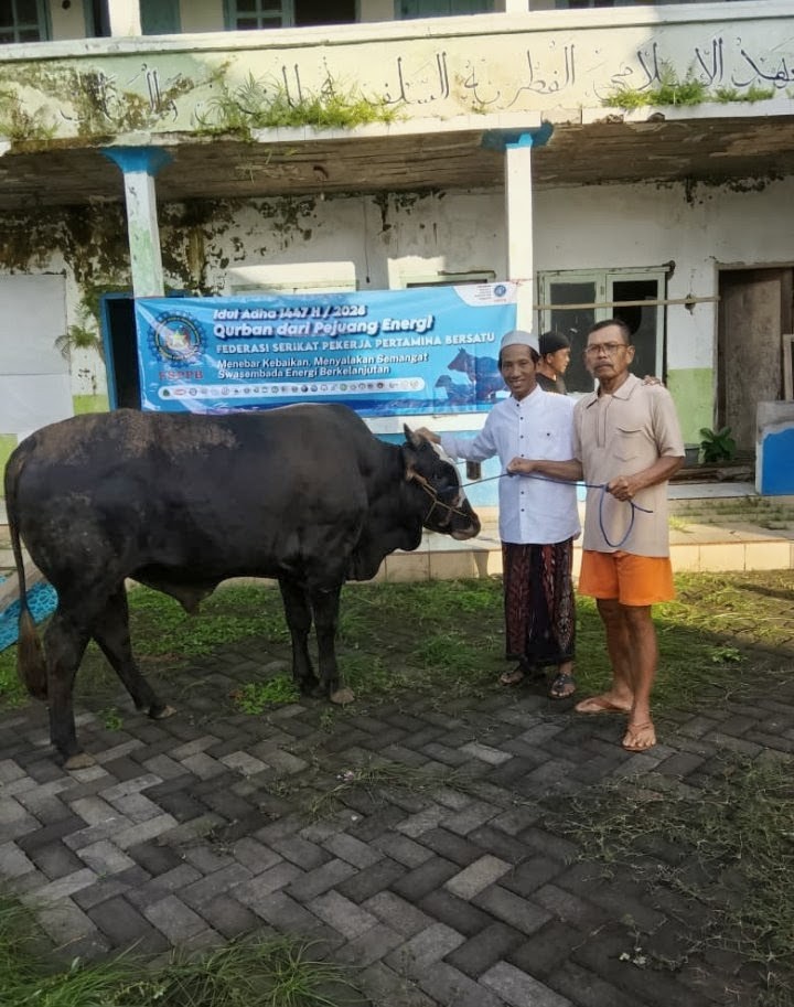 Ketulusan Berbagi di Hari Raya Kurban, PT Federasi Serikat Pekerja Pertamina Bersatu Serahkan Sapi Kurban 500 Kilogram untuk Ponpes Al Fitriyah Salafiyah Jember